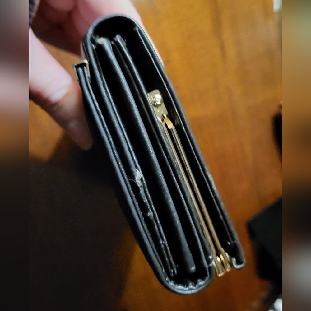 🌹Rose-Scented Black And Gold Vegan Leather Clutch Wallet - Picture 5 of 9
